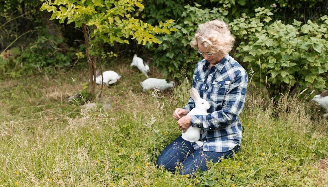 God dyrevelfærd er et af hovedtemaerne i bogen Urban Farming Kaniner, skrevet af Tine Kortenbach.